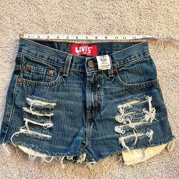 Distressed Levi's pug shorts - Picture 2 of 4